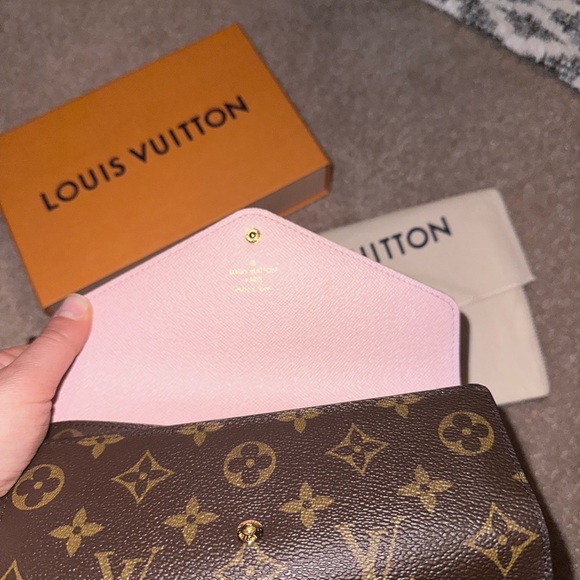 Sarah Louis Vuitton wallet in pink - Picture 6 of 11
